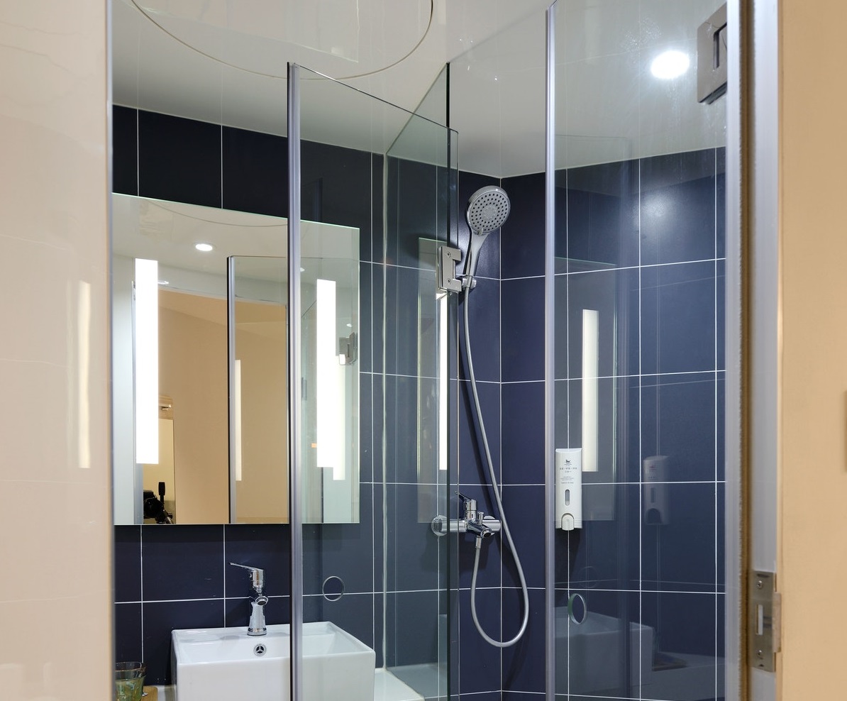 shower enclosure