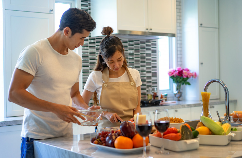 Couple preparing a salad on the counter