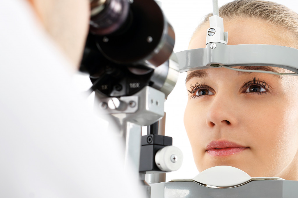 eye examination at the eye clinic