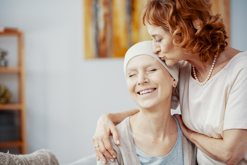  happy best friend suffering from cervical cancer